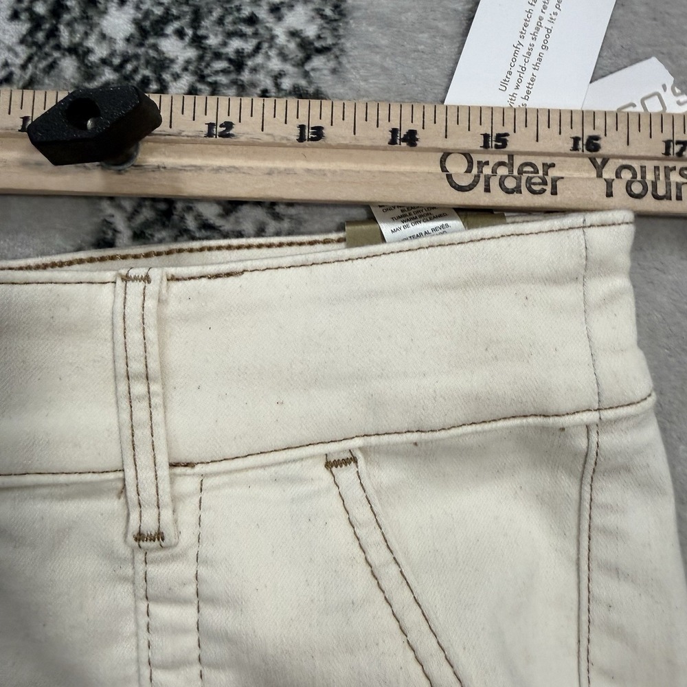 Chicos Straight Leg Ankle Utility Pants Womens Sz 12 White Stretch Crop Pockets - Picture 4 of 15